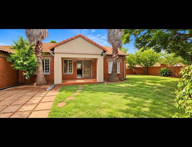 3 BEDROOM TOWNHOUSE FOR SALE IN ECO PARK ESTATE